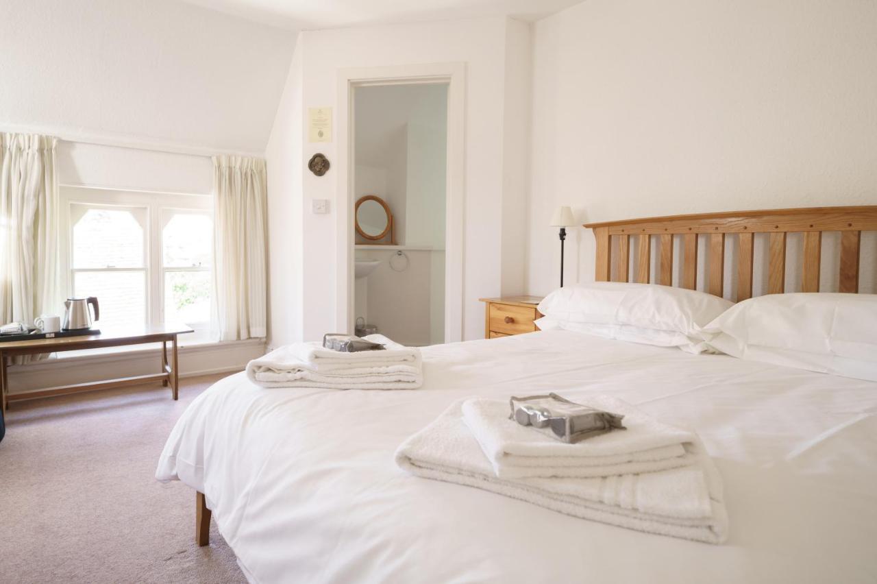 แซรุม คอลเลจ เซอร์วิส Ltd Hotel ซอลส์บรี ภายนอก รูปภาพ